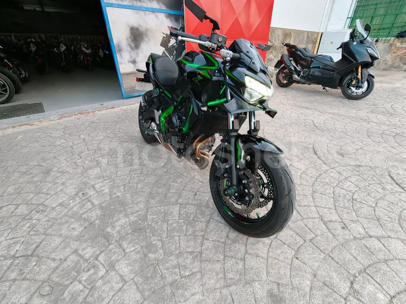 Kawasaki Z650 - Vista 21
