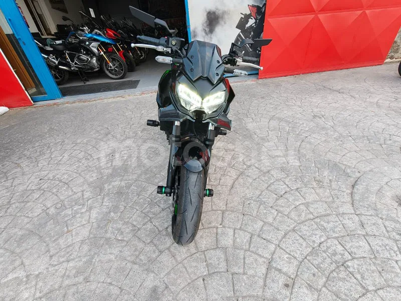 Kawasaki Z650 - Vista 22