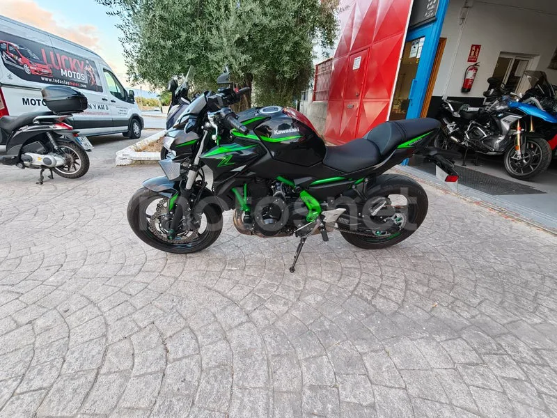 Kawasaki Z650 - Vista 4