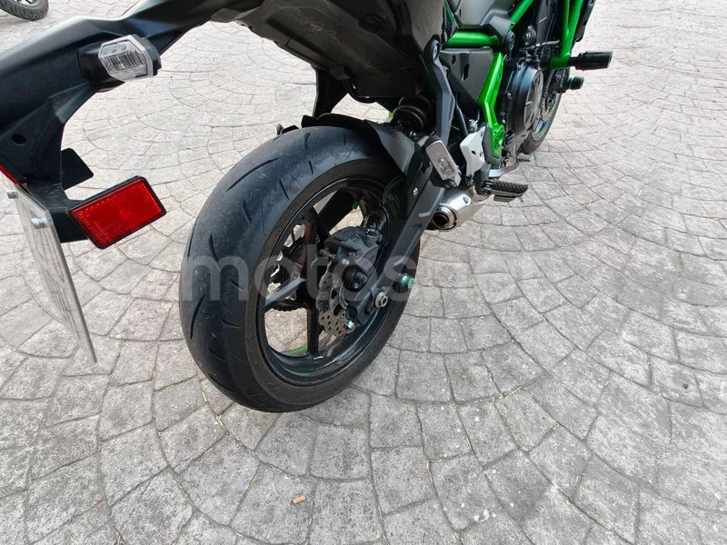 Kawasaki Z650 - Vista 8