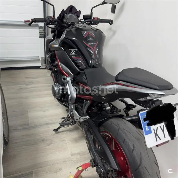 Kawasaki Z900 - Vista 3