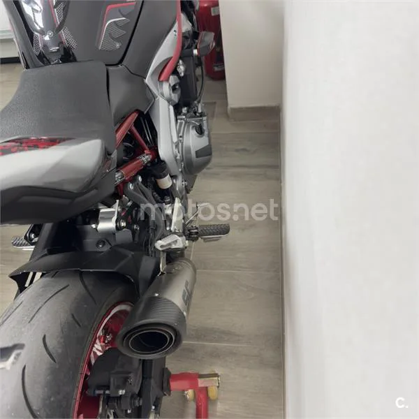Kawasaki Z900 - Vista 4