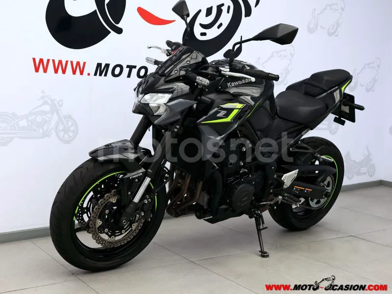 Kawasaki Z900 - Vista 8