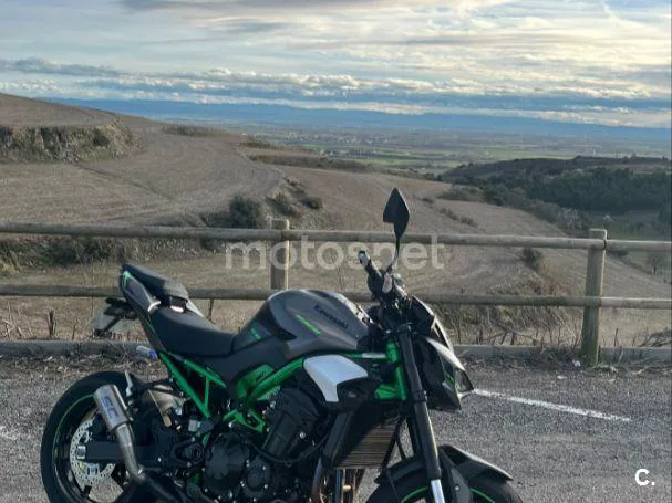 Kawasaki Z900 - Vista 3