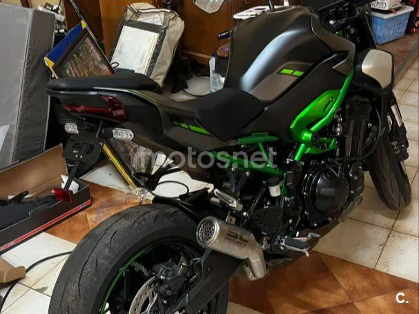 Kawasaki Z900 - Vista 5