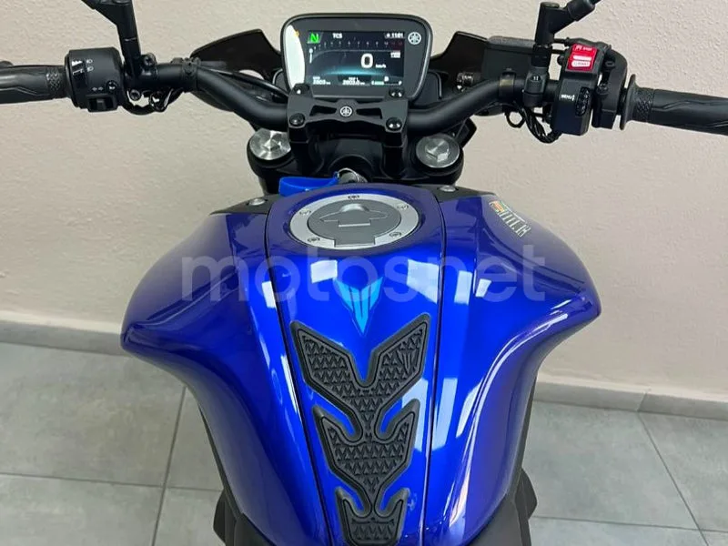 Yamaha MT-125 - Vista 8