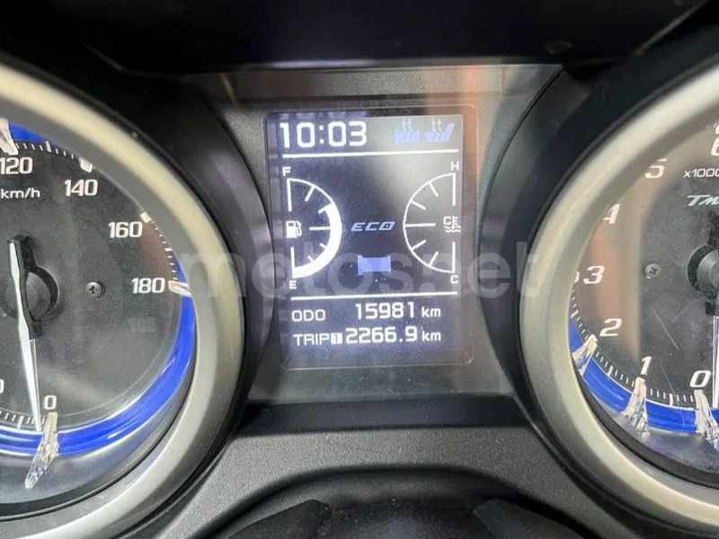 Yamaha TMAX - Vista 13