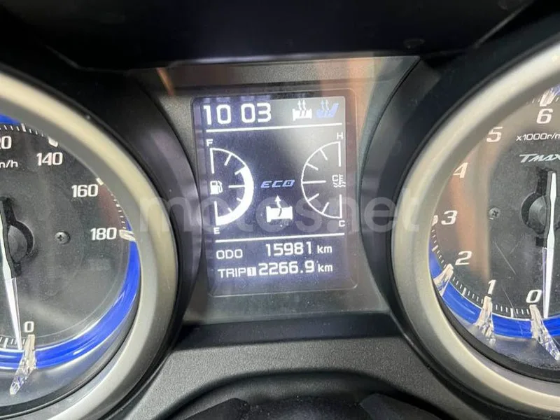 Yamaha TMAX - Vista 14