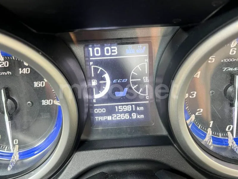 Yamaha TMAX - Vista 16