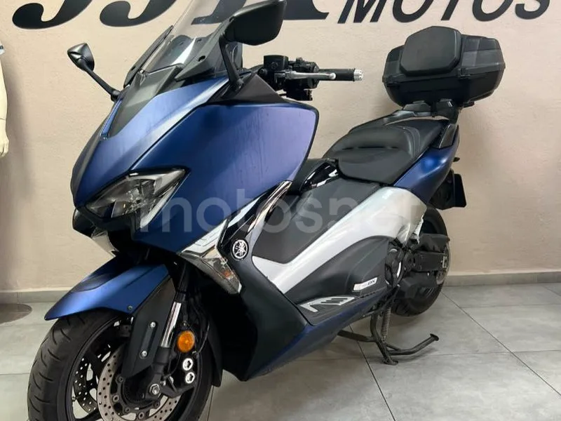 Yamaha TMAX - Vista 17