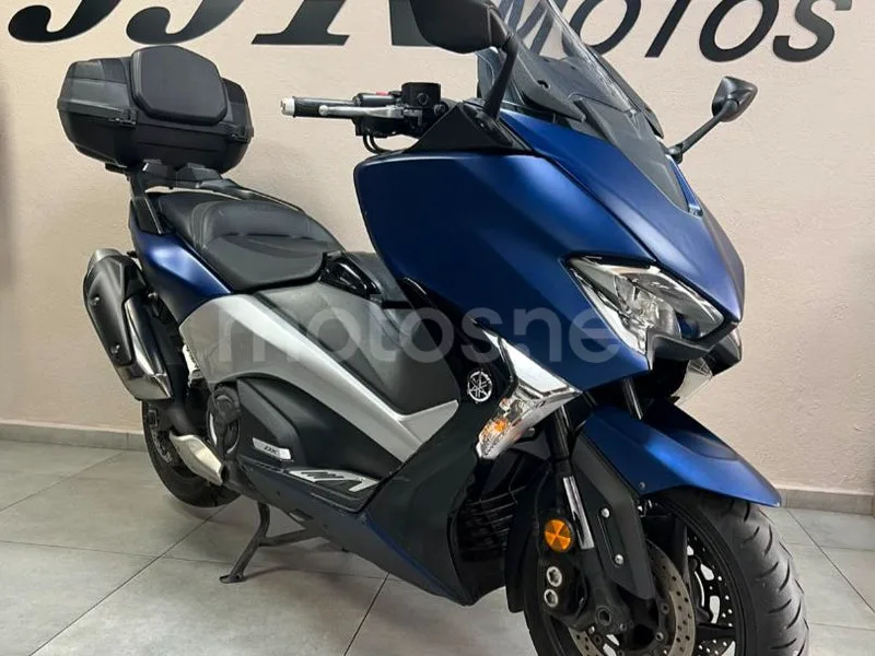 Yamaha TMAX - Vista 4