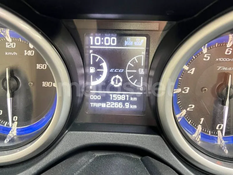 Yamaha TMAX - Vista 5