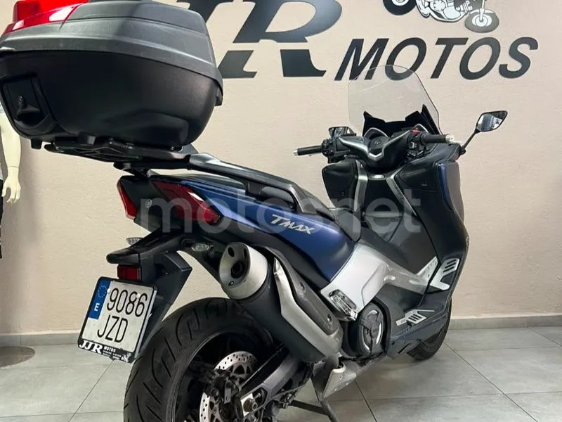 Yamaha TMAX - Vista 6