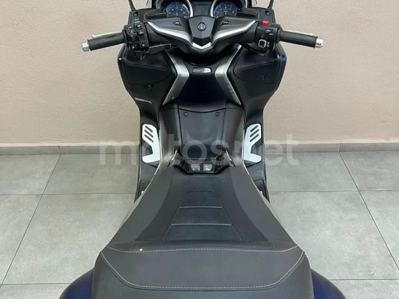 Yamaha TMAX - Vista 7