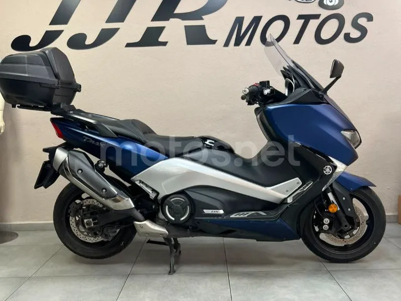 Yamaha TMAX - Vista 8