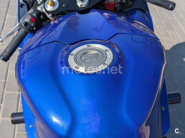 Yamaha YZF-R1 - Vista 12