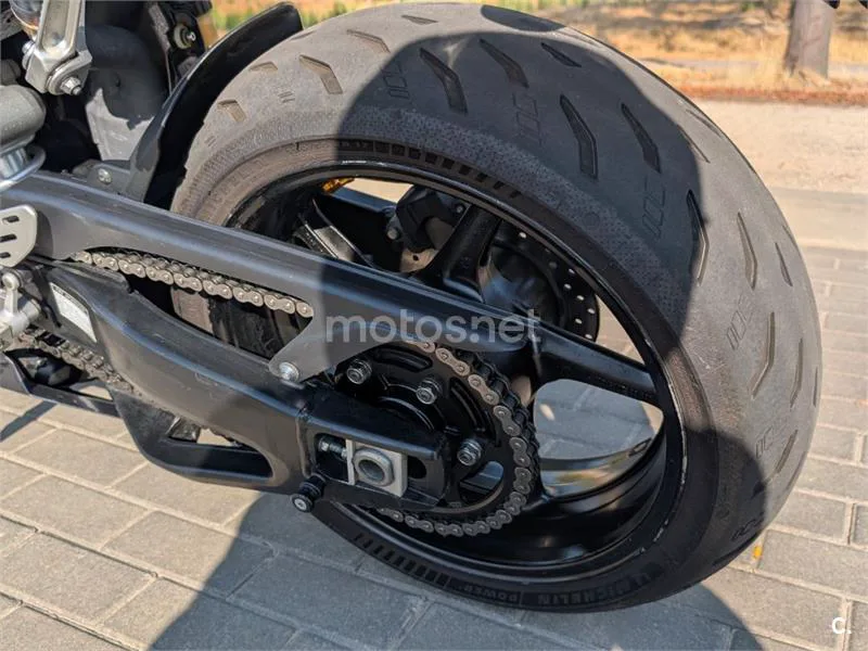 Yamaha YZF-R1 - Vista 13