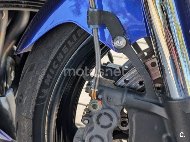 Yamaha YZF-R1 - Vista 16