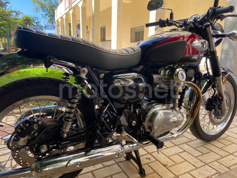 Kawasaki W800 - Vista 25