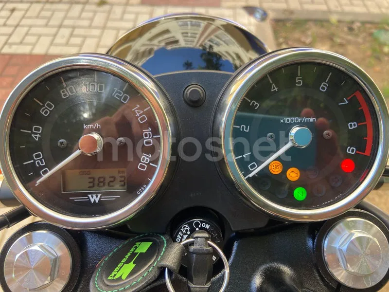 Kawasaki W800 - Vista 8