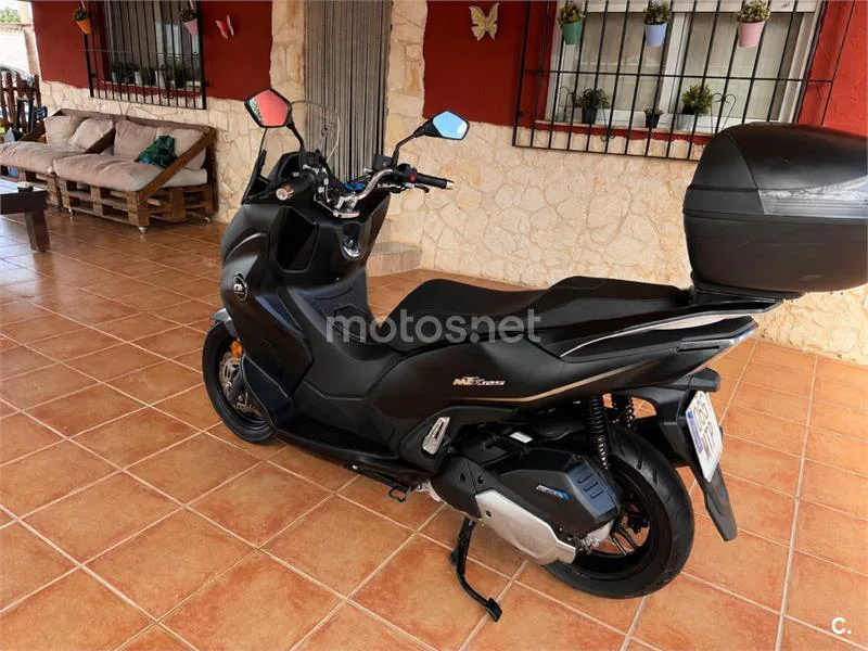 QJ Motor MTX 125 - Vista 5