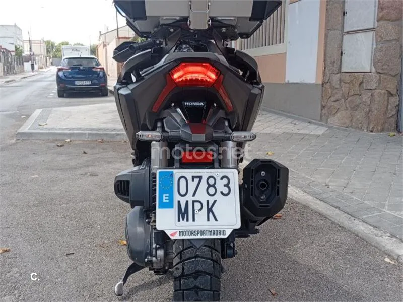 Honda ADV350 - Vista 4
