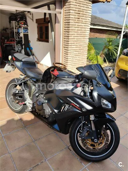 Honda CBR1000RR Fireblade - Vista 4