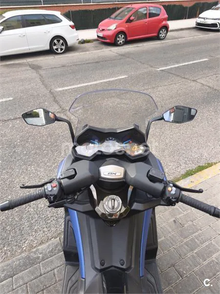 Kymco AK 550 - Vista 6