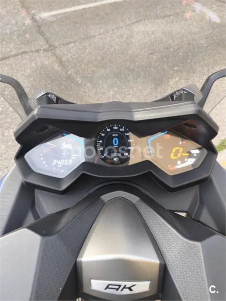 Kymco AK 550 - Vista 7