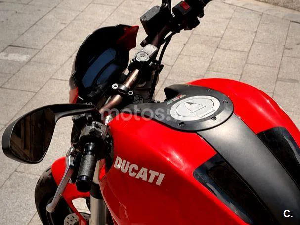 Ducati Monster 696 - Vista 3