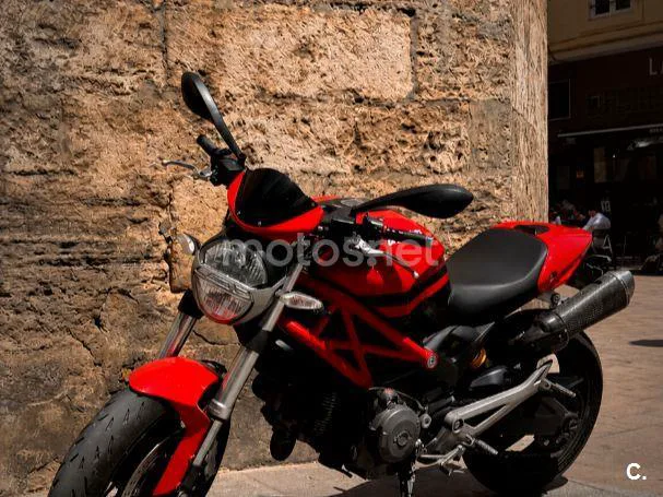 Ducati Monster 696 - Vista 4