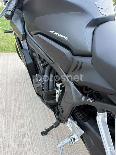 Honda CBR650R E-Clutch - Vista 4