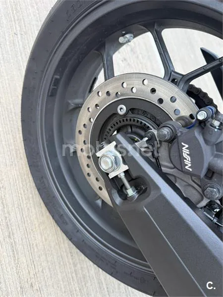 Honda CBR650R E-Clutch - Vista 8