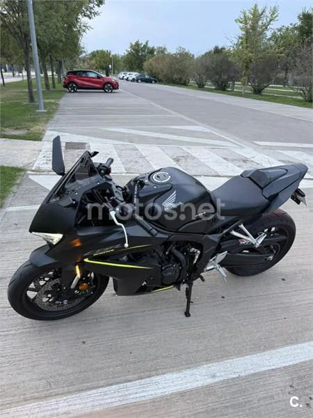 Honda CBR650R E-Clutch - Vista 10