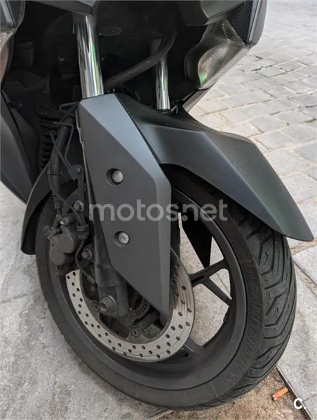 Yamaha XMAX 125 - Vista 6