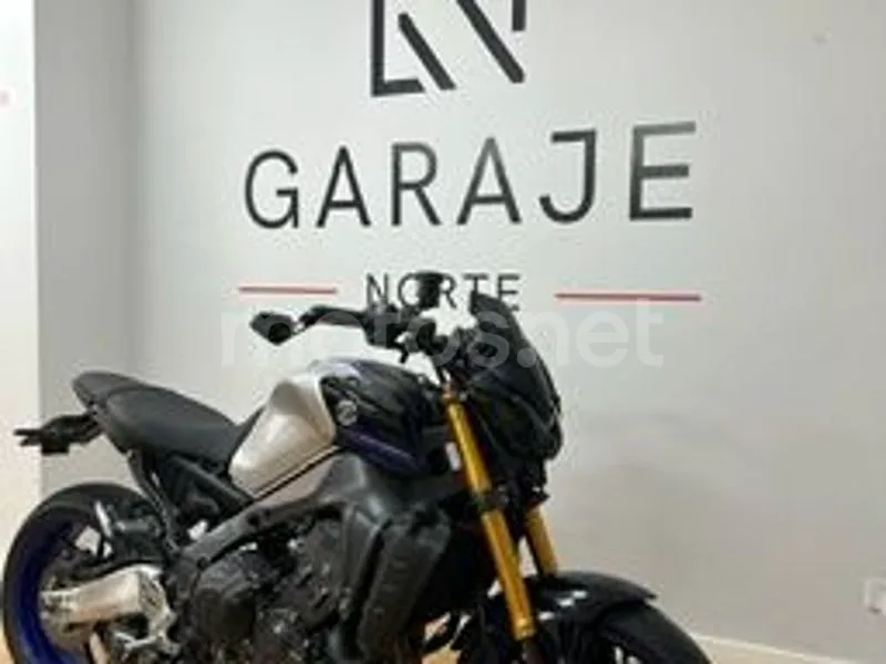 Yamaha MT-09 - Vista 15