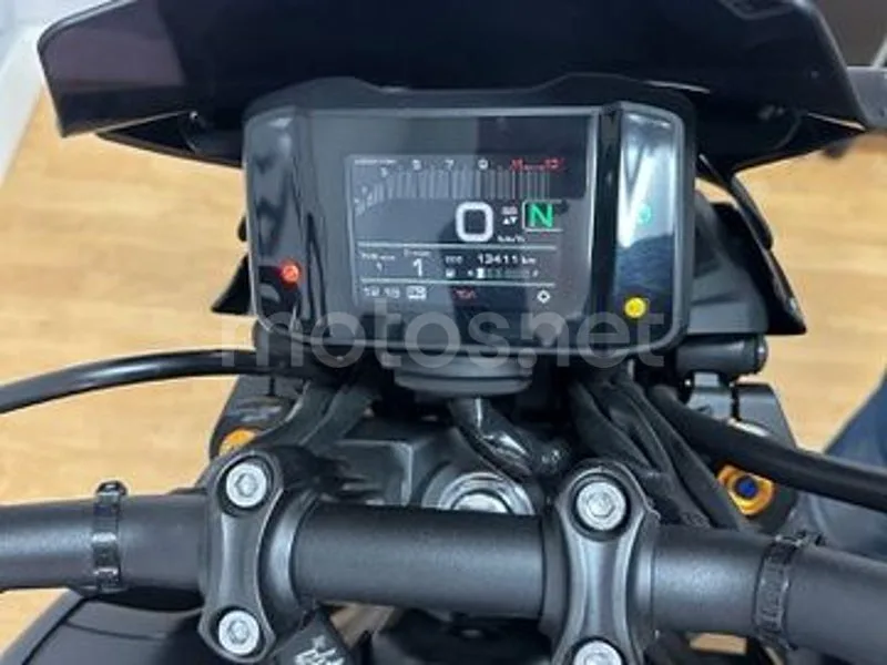 Yamaha MT-09 - Vista 18
