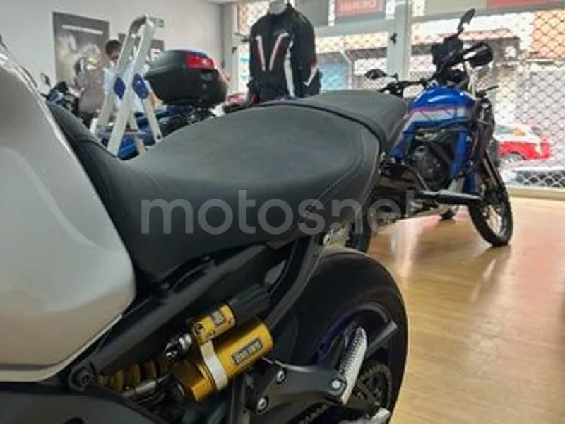 Yamaha MT-09 - Vista 25