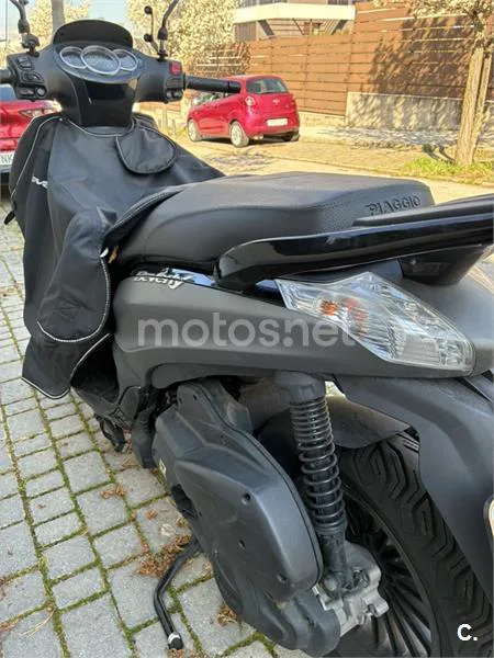 Piaggio Beverly 300 - Vista 9