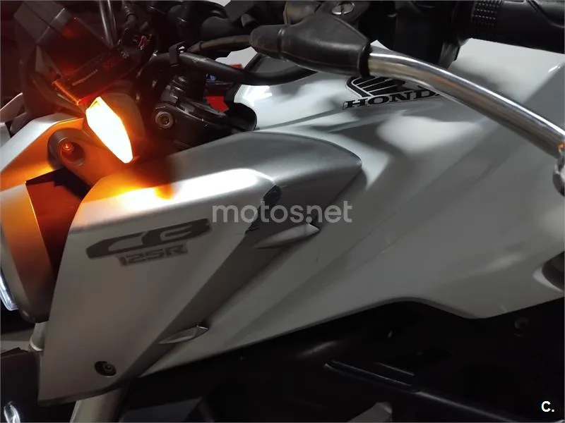 Honda CB125R - Vista 3
