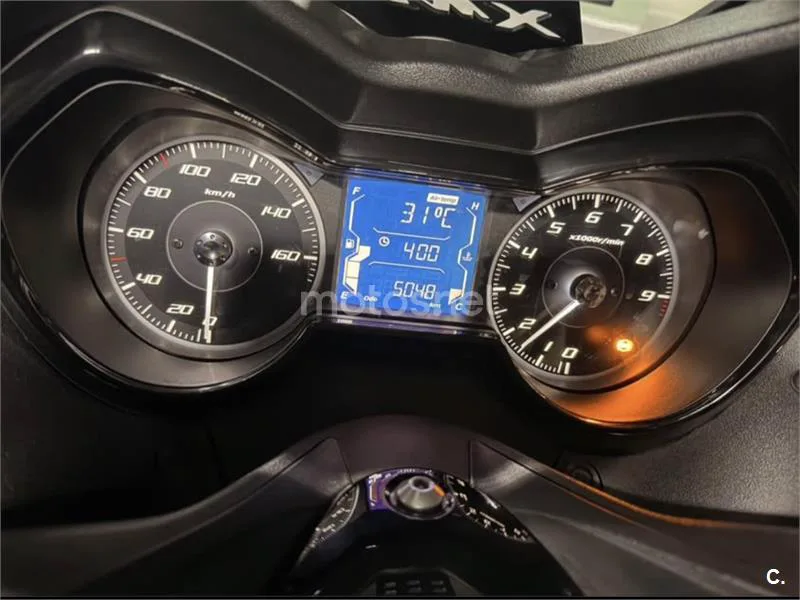 Yamaha XMAX 300 - Vista 4