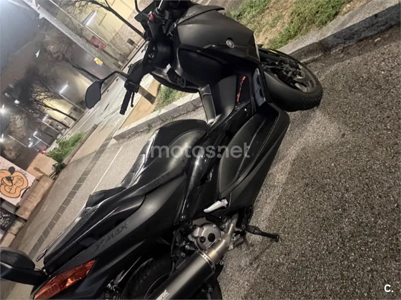 Yamaha XMAX 300 - Vista 3