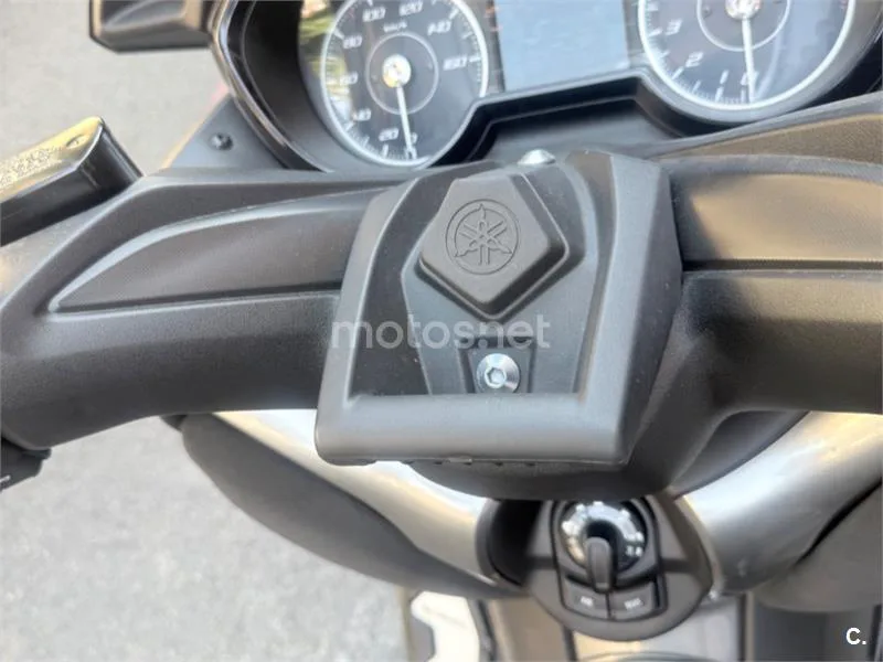 Yamaha XMAX 300 - Vista 5