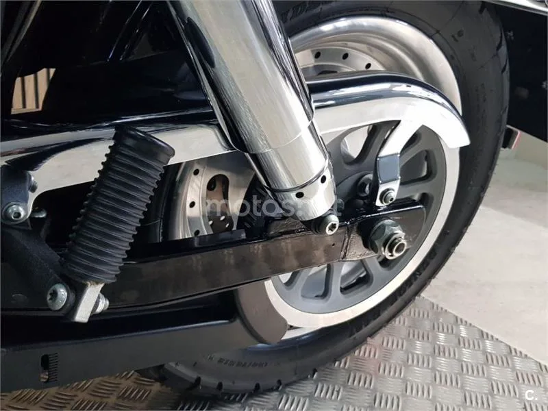 Harley-Davidson Dyna Fat Bob - Vista 12