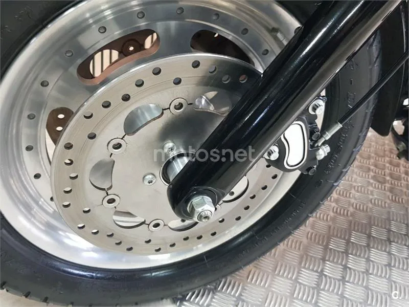 Harley-Davidson Dyna Fat Bob - Vista 15