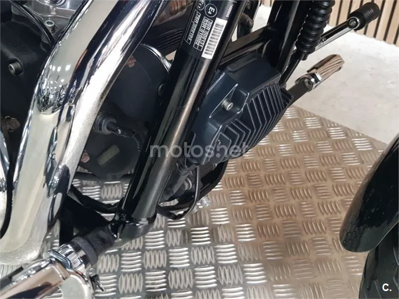 Harley-Davidson Dyna Fat Bob - Vista 8
