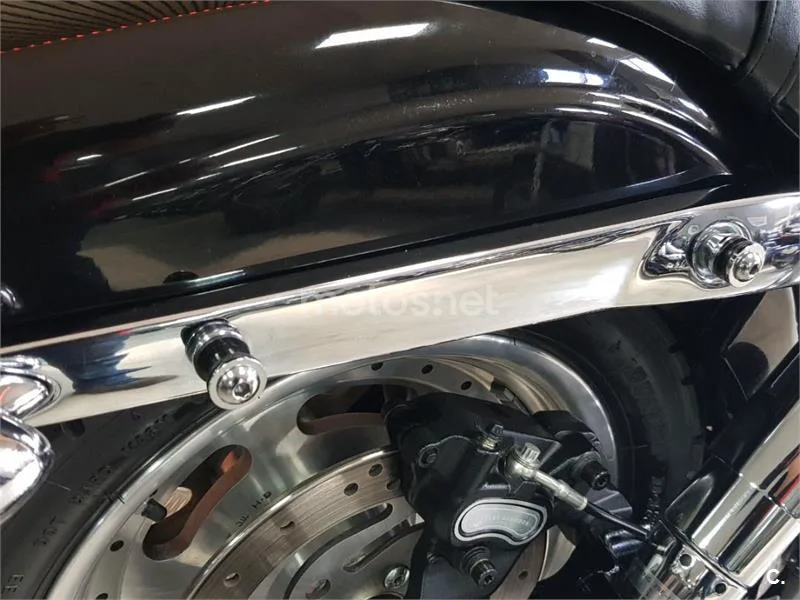 Harley-Davidson Dyna Fat Bob - Vista 9