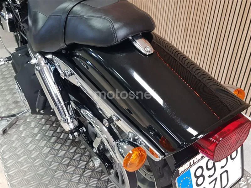 Harley-Davidson Dyna Fat Bob - Vista 10