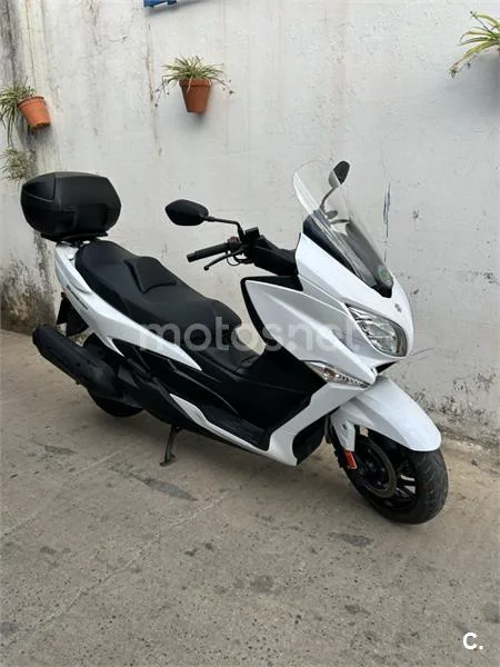 Suzuki Burgman 400 3900 € 2019 Cádiz - 1