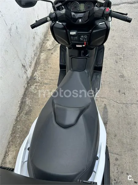 Suzuki Burgman 400 - Vista 9